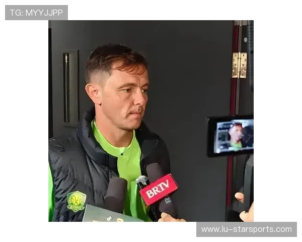 战术大变脸：2026世界杯豪门主帅在淘汰赛中场休息时的心理施压与更衣室战术推倒重来